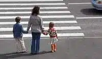 crossing street with children edumantra.net