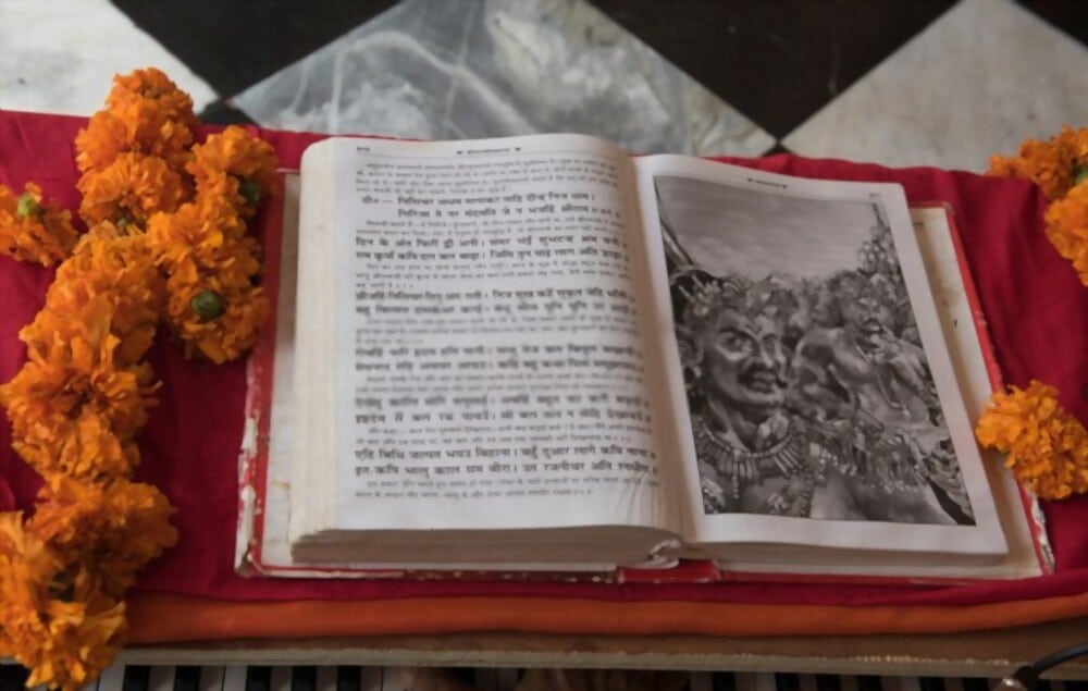 Essay on My Favourite Book for all Classes 100 , 150, 200 300 and 500 + Words 3 Ramayana is My Favourite Book edumantra.net
